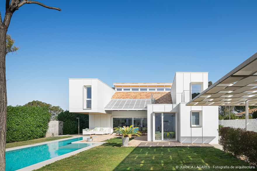 An Incredible Family House In Sevilla Made Of Recycled Shipping Containers