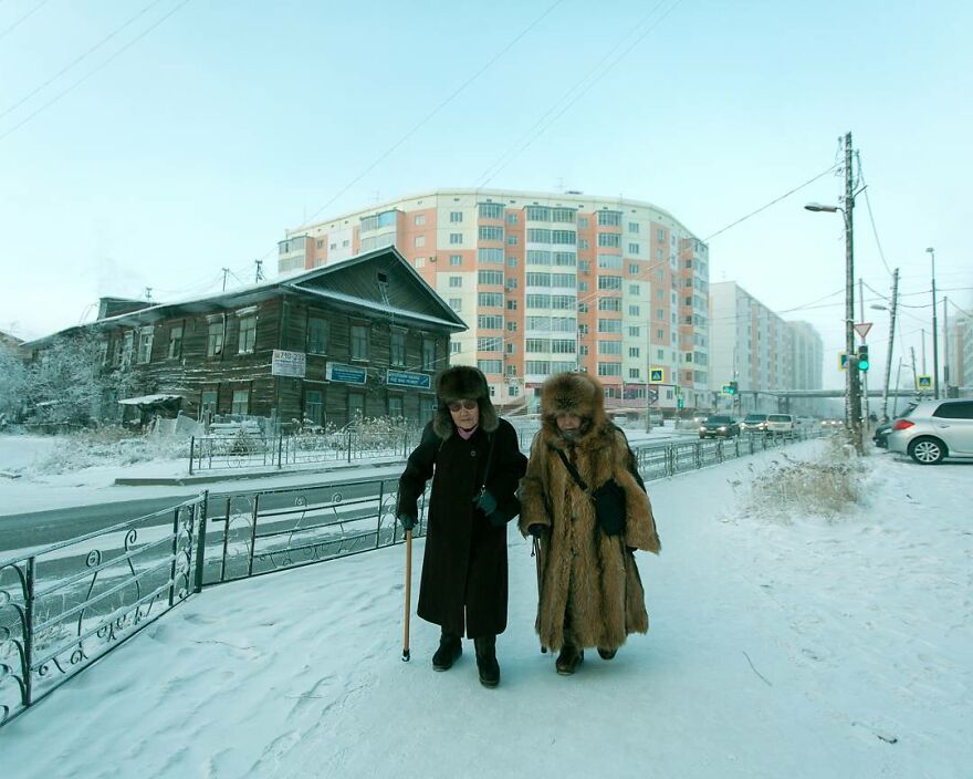 Photographer Alexey Vasiliev shows the daily life of Russias coldest region 60375511b43f3 880 - Qual a menor temperatura já registrada na Terra?