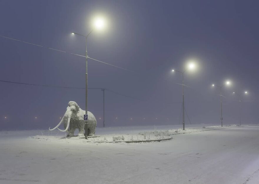 Photographer Alexey Vasiliev shows the daily life of Russias coldest region 6037554f5f9a5 880 - Qual a menor temperatura já registrada na Terra?