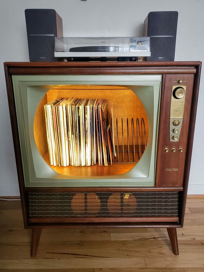 I Am Also Jumping On The Vintage TV Trend!