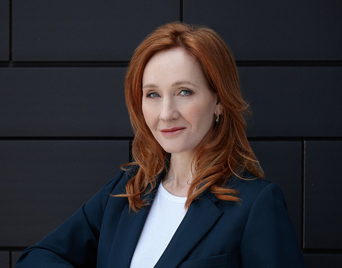 J.K. Rowling aboga por reformar los sistemas de atención a la infancia
