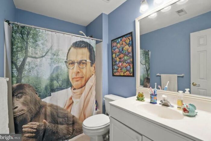 This Instagram Account Collects Terrible Real Estate Pics, And Here's 40 Of The Worst Ones (New Pics)