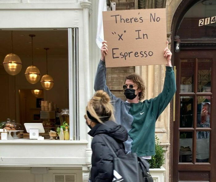 ‘Dude With Sign’ Has 7.4 Million Followers For Protesting Annoying Everyday Things With Funny Signs (40 New Pics)