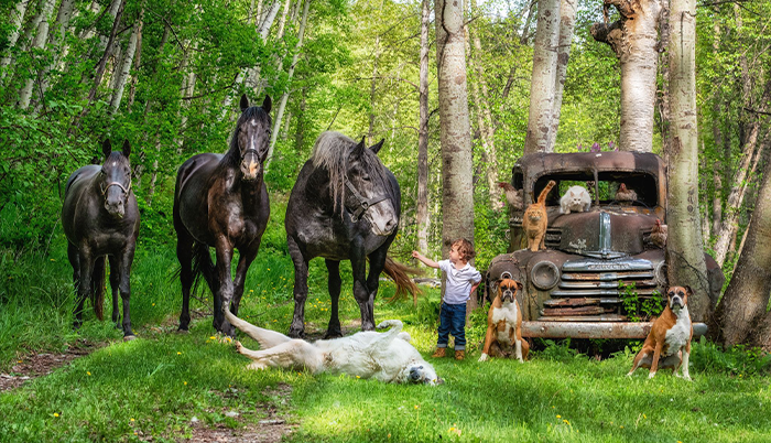 I Created A Photo Project Called “Farmily” Where I Capture Families And All Their Animals (30 Pics)