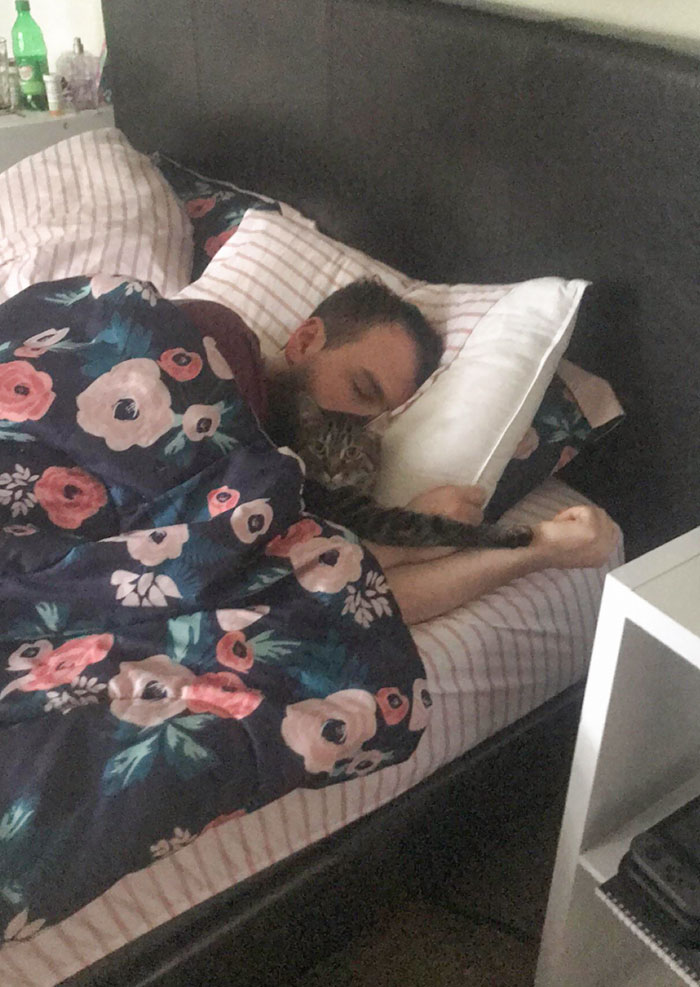 How My Boyfriend And His Cat Sleep