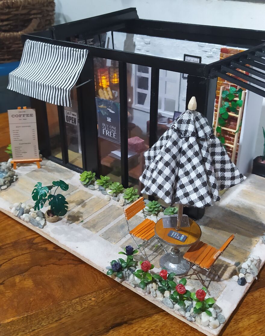 Artist Mom Copes With Negative Thoughts And Feelings By Making Miniature Arts