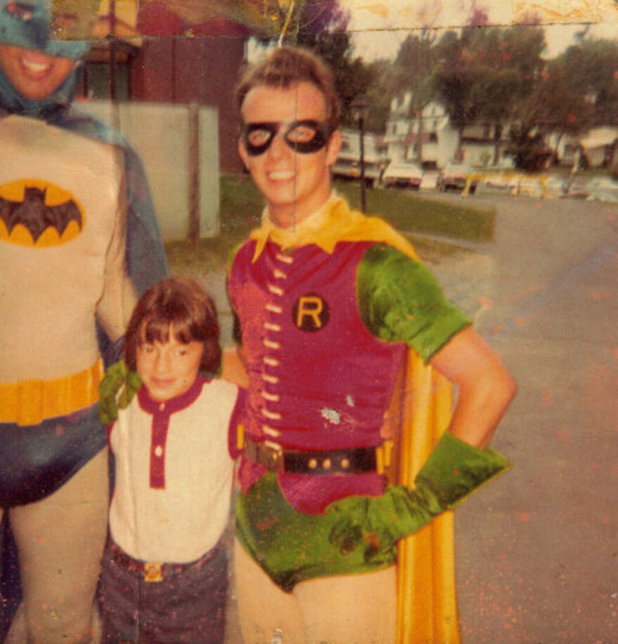 This Site Shares Scary Photos Of 'Superheroes' Posing Alongside Their Young Fans In Malls In The 1970s And 1980s