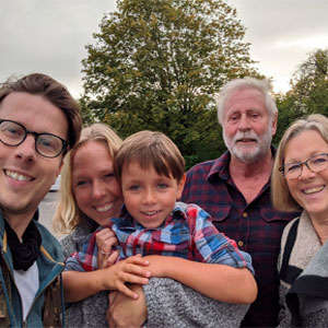 Man Accidentally Adds Wrong Person To Family Group Chat, He Sticks Around For 6 Months