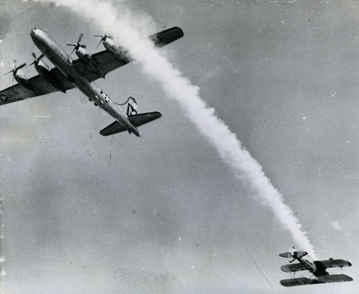 1950 "Casi colisión en un espectáculo aéreo"