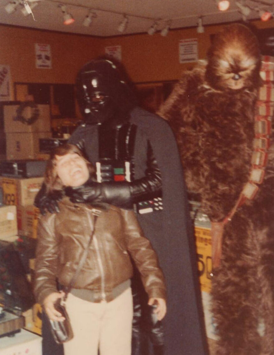 This Site Shares Scary Photos Of 'Superheroes' Posing Alongside Their Young Fans In Malls In The 1970s And 1980s