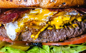 Person Shares How Their Vegan Coworker Demanded They Eat A Burger Outside, Asks The Internet If It Was Wrong To Refuse