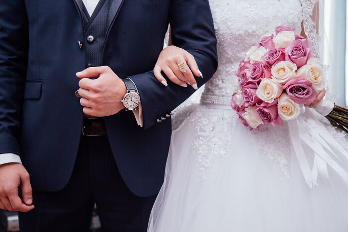 'This Ends In Divorce': 39 Wedding Industry Workers Share The Moment They Saw Red Flags Fly Above The Bride And Groom