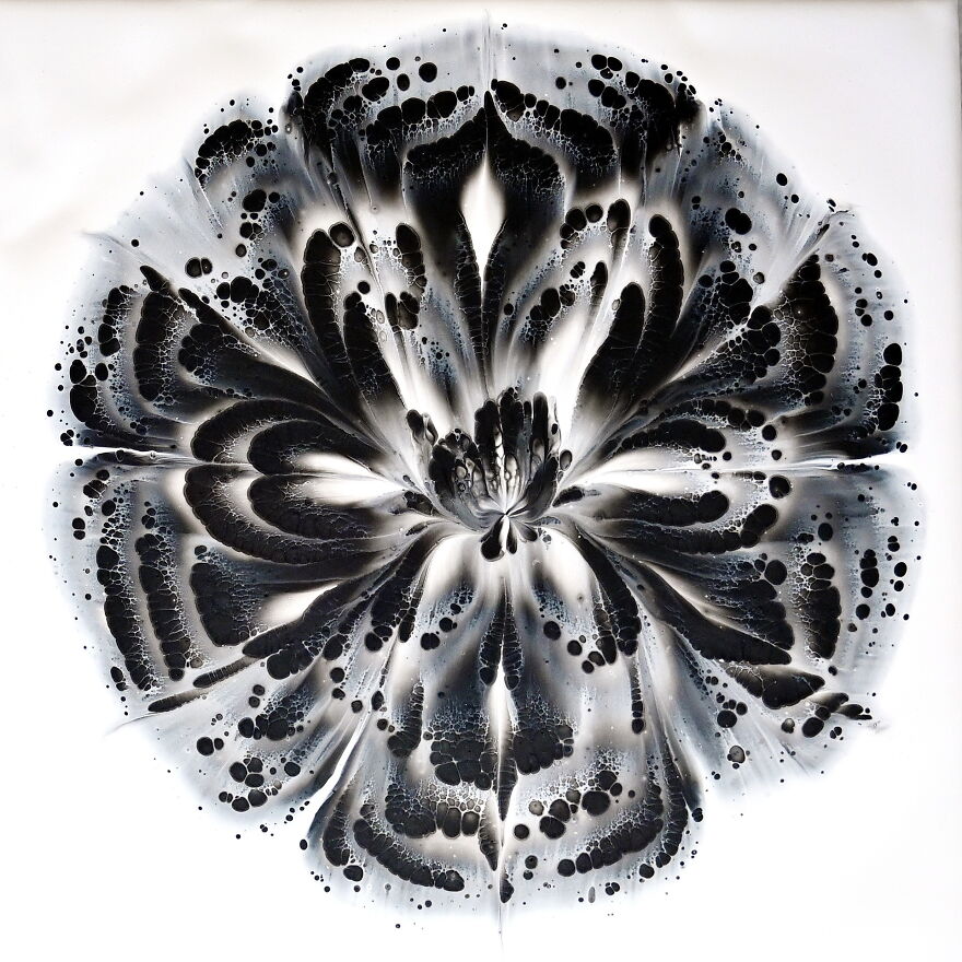 Black Pearl ~ Gorgeous Reverse Flower Dip With Only 2 Colours ~ Fluid Art Tutorial Black Pearl ~ Gorgeous Reverse Flower Dip With Only 2 Colours ~ Fluid Art Tutorial