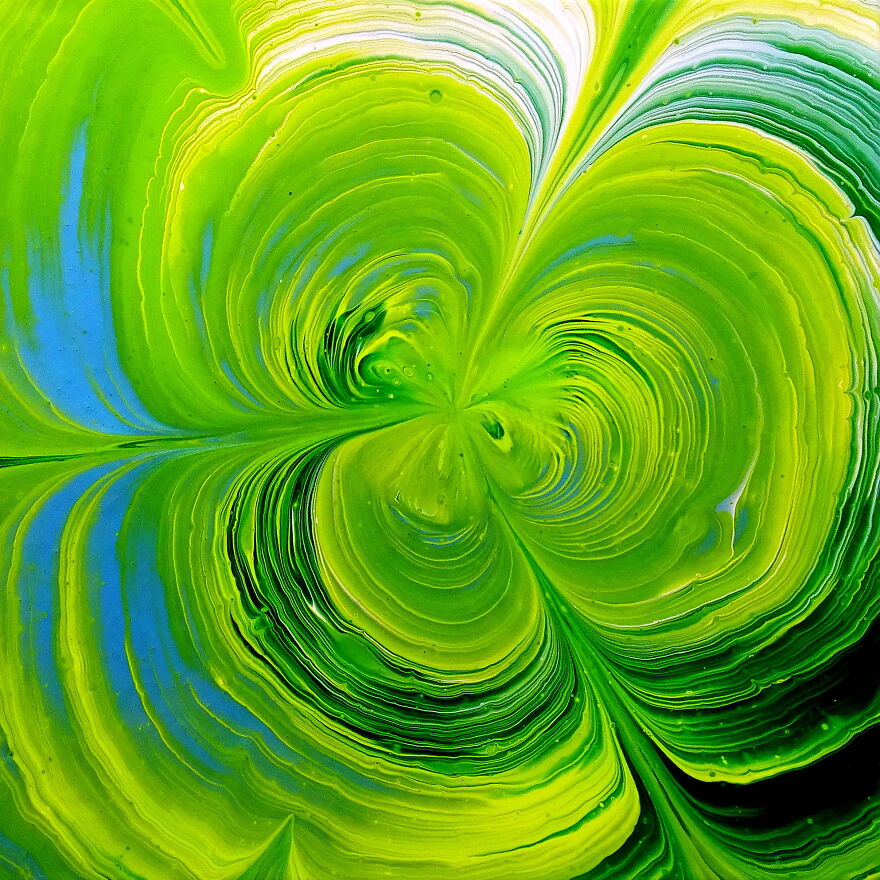 Shamrock ☘️~ Happy St. Patrick's Day! ~ Split Cup Acrylic Pour Painting With Pizza Saver