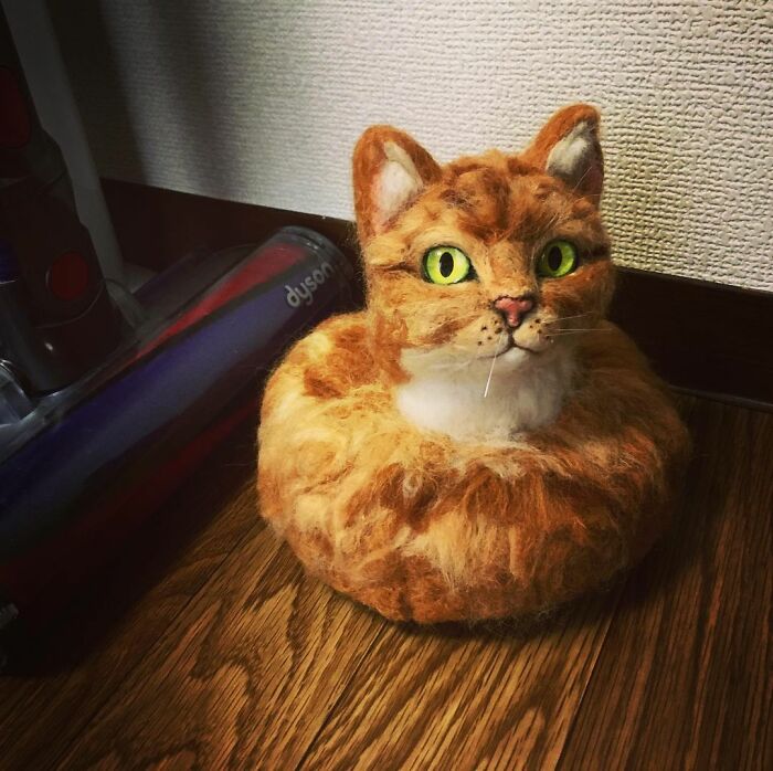 Japanese-Artist-Weird-Felted-Cats-Technology-Sacocho
