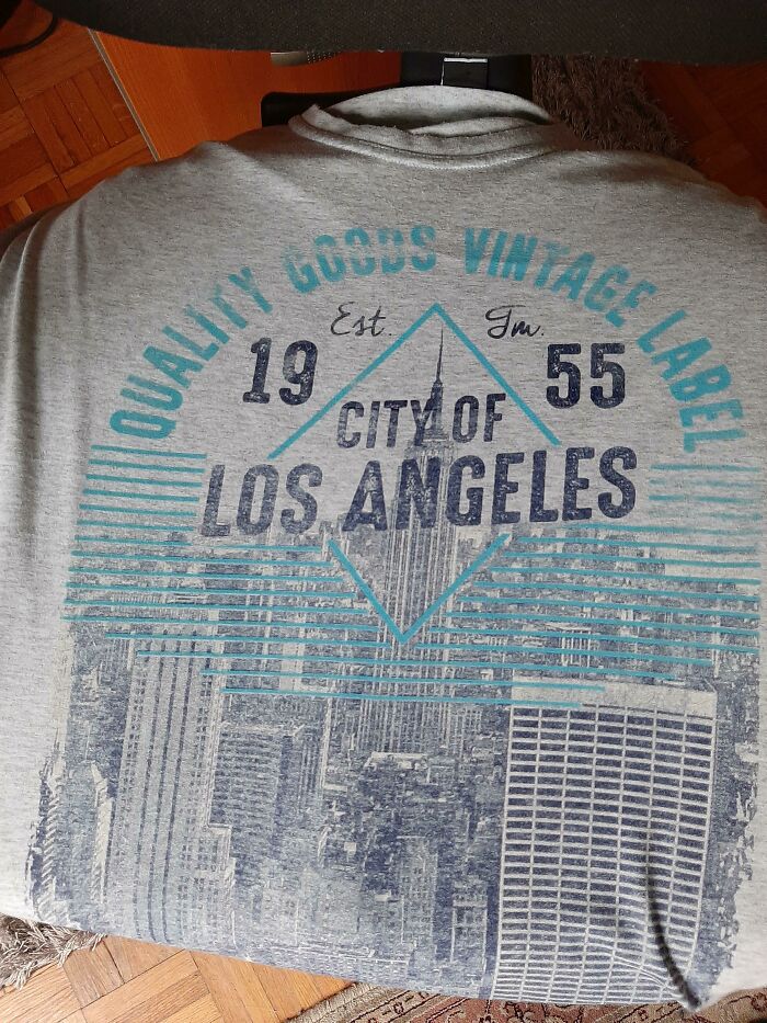 Me acabo de dar cuenta de que mi camiseta de "Los Ángeles" tiene el horizonte de Nueva York en la espalda