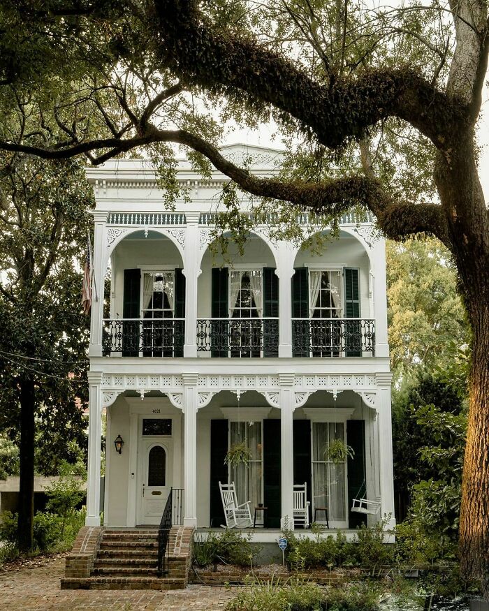 19th Century Double-Gallery House In New Orleans, Louisiana