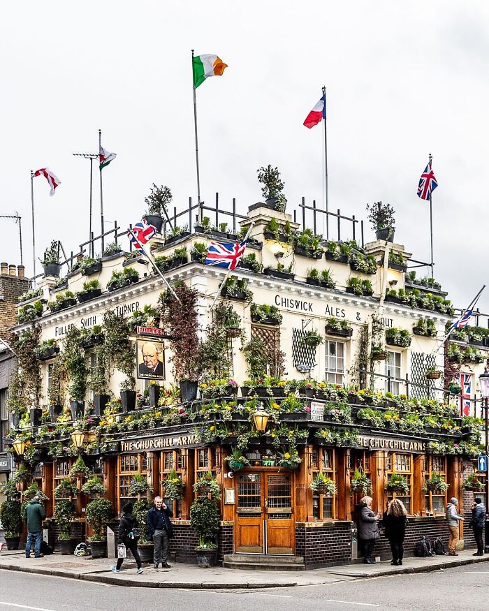 The Beautiful Pub In London Kensington