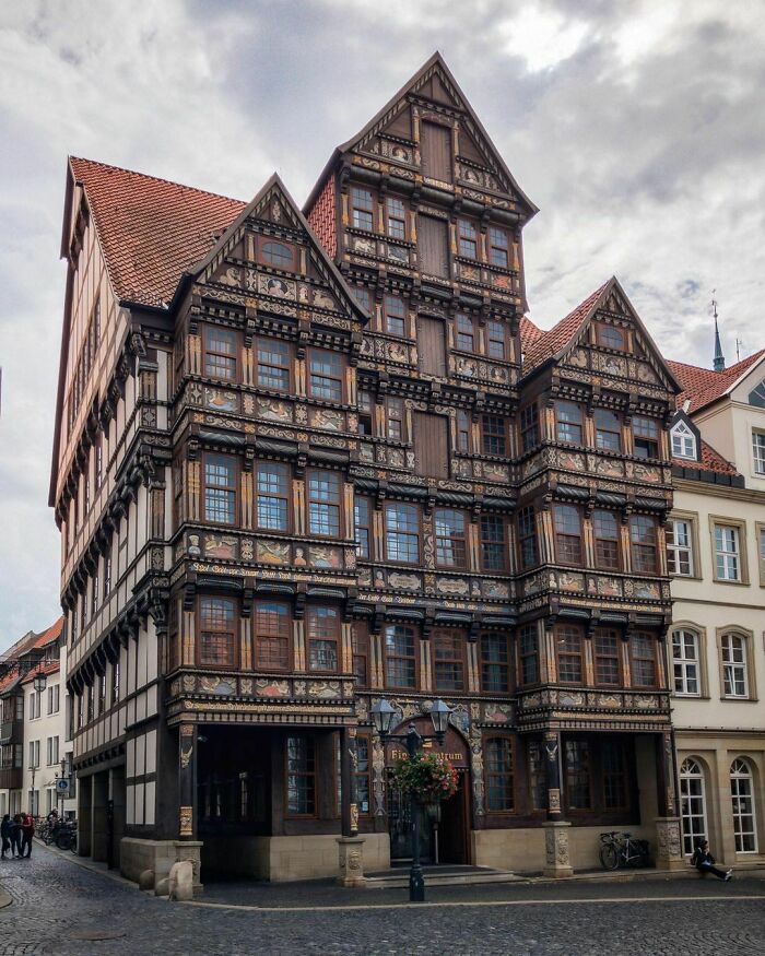 Wedekindhaus, A Half-Timbered Renaissance Style House With Carved Oak Facade Originally Built In 1598 By The Merchant Hans Storre, Then Later Completely Destroyed During A Wwii Air Raid Before Being Rebuilt In The 1980s. Hildesheim, Lower Saxony, Germany