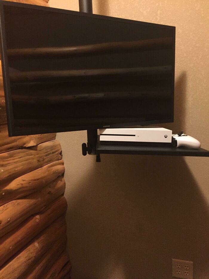 My Hotel Room Has An Xbox One