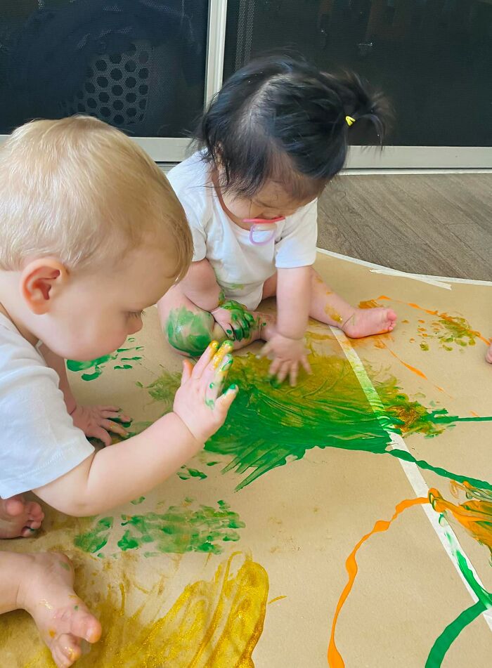 Nursery Sat Children Down For A Group Session Of Handpainting, And It Was Adorable