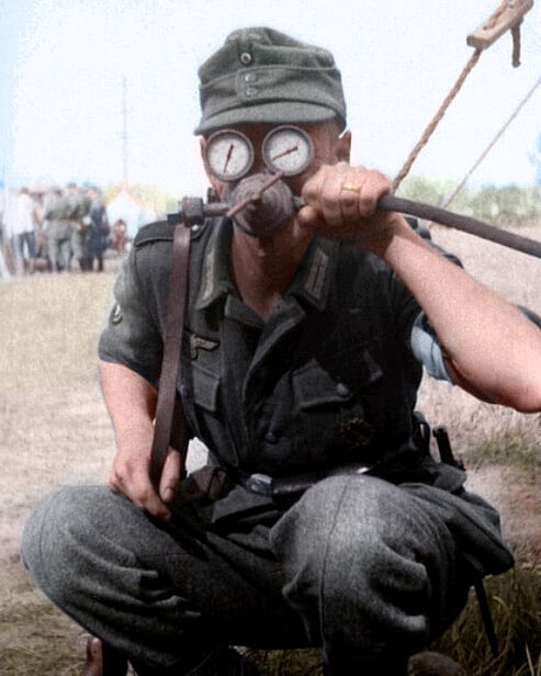 30 Historic Photos And The Stories Behind Them, Colorized By Cassowary Colorizations