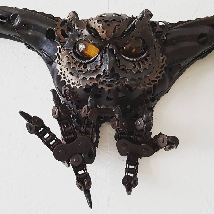 Artist Finds In The Trash His Inspiration For Making Amazing Sculptures