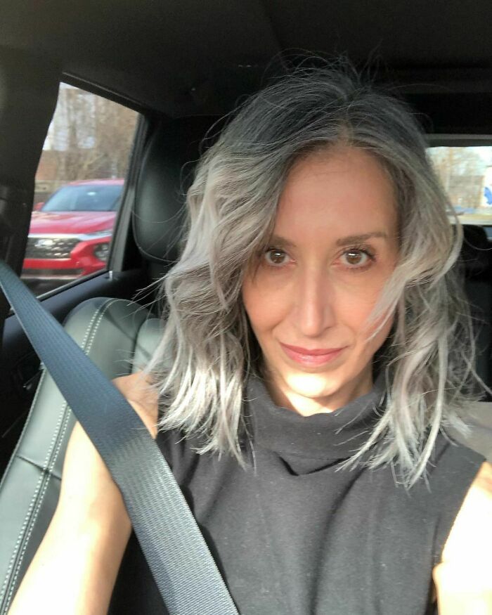 Because Apparently Car Lighting Is The Best “Highlighting”🤣🤣🤣 #carselfie ...not Driving!
#over40style #fitover50women
#fitat50 #aginggracefully
#fitoverfifty
#freethesilver #greyhairtransition
@openly.grey #silversisters
#goinggrey #cottonhairedwomen
#greyhairmovement
#silvercrown #goinggreyjourney
#goinggreygracefully #grombre
#dyefree #silverhair