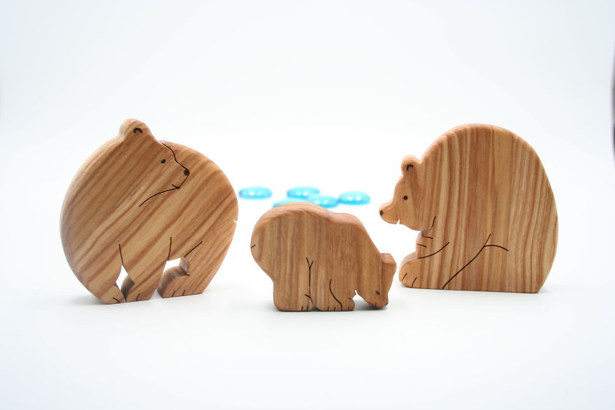 Grizzly Bears (Ash Wood)