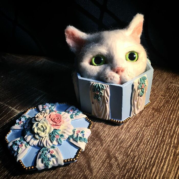 Japanese-Artist-Weird-Felted-Cats-Technology-Sacocho