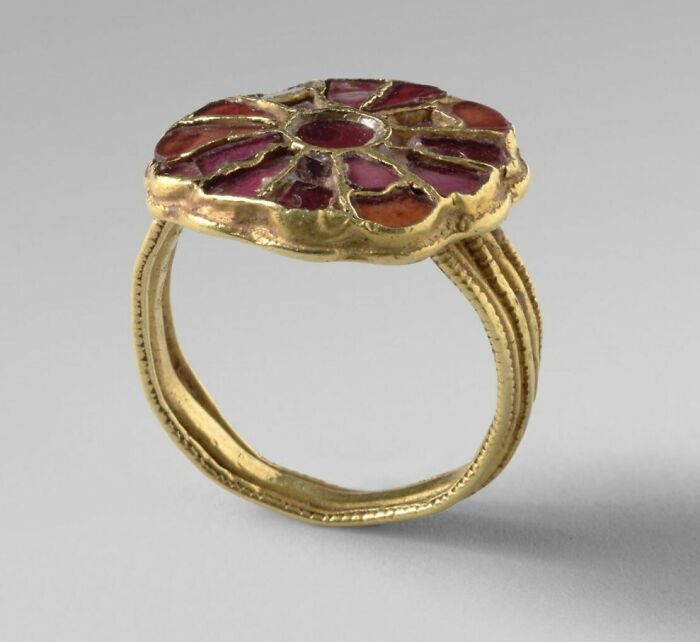Merovingian Ring From Herpes, In Cloisonne Goldsmith's Work By Anonymous (Around 480 - 630)