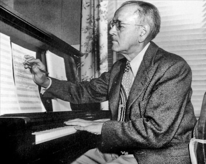 Til Carl Stalling Composed The Music For Many Early Disney And Classic Looney Tunes Cartoon Shorts, Averaging One Score A Week During His 22 Years At Warner Bros. The Studio's 50-Piece Orchestra Found Stalling's Dynamic Cartoon Music Far More Challenging Than The Film Scores They Normally Played.