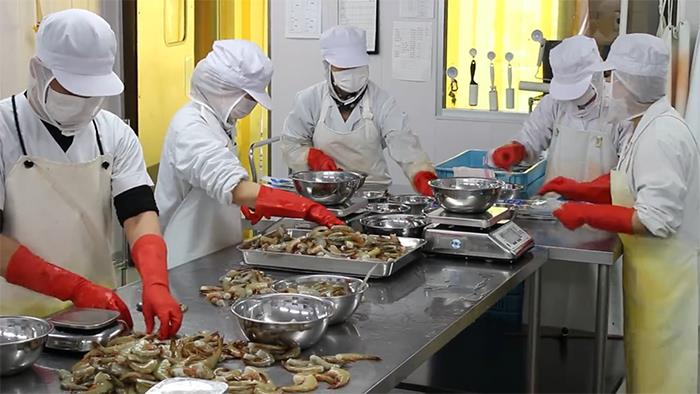Til About A Japanese Seafood Processing Company Where Workers Can Work Whenever They Want, And Every Week They Report What Tasks They Dislike, Which They Are Then Not Allowed To Do.