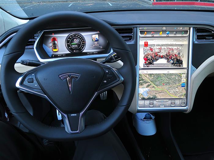 Automakers Should Stop Replacing Buttons With Massive Touchscreens