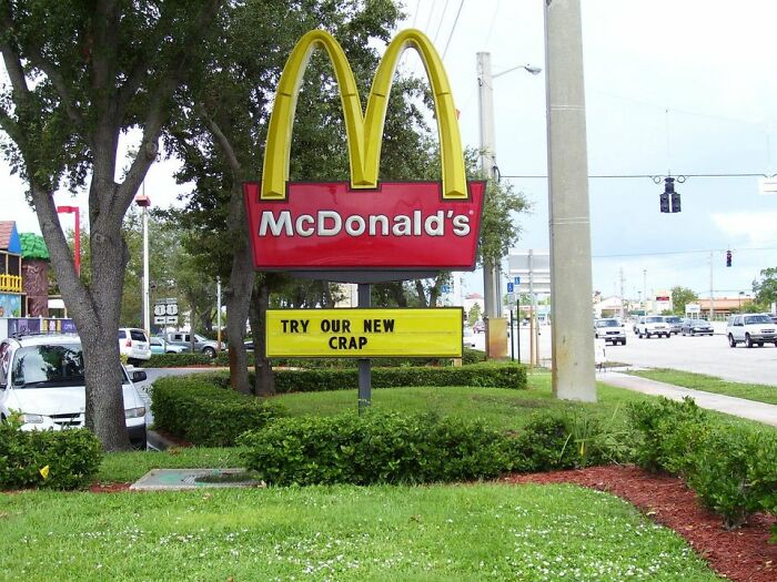 45 Of The Most Hilarious Fast Food Signs Ever Captured