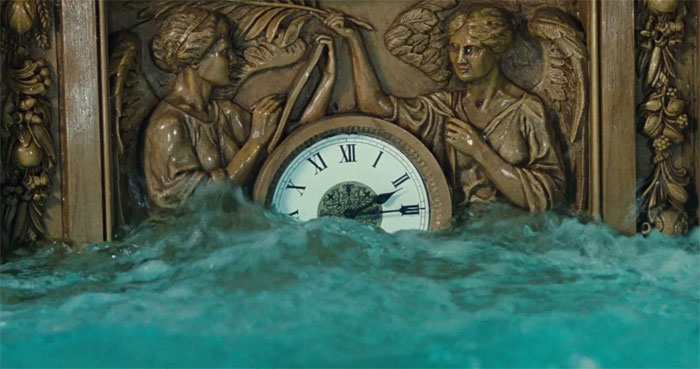 The Real Titanic Sank At 02:20 And In The Movie, While The Ship Was Still Sinking, A Clock Showing 02:15 Can Be Seen
