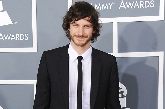 Til Gotye Didn't Monetize His Music On Youtube, Missing Out In Millions Of Dollars In Revenue From Just His "Somebody That I Used To Know (Feat. Kimbra)" Video On Youtube.