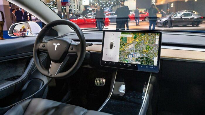 Til After Crashing, A Driver In German Was Fined For Using Tesla Touchscreen Wiper Controls, Under The Same Rules As Using A Phone While Driving. The German Court Decided Touchscreen Car Controls Should Be Treated As A Distracting Electronic Device