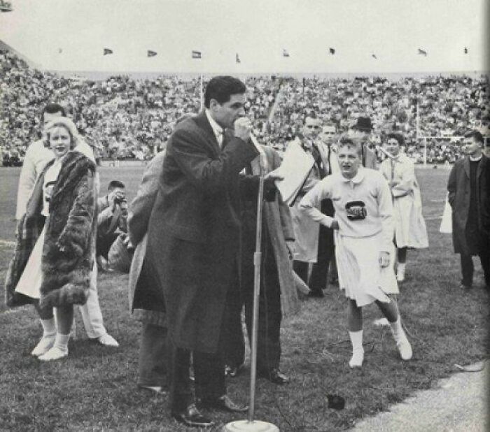Til That Crowd Noises For The Movie 'Spartacus' [1960] Were Recorded At Spartan Stadium Of Msu. Prior To A Football Game Between Msu And Notre Dame, 76,000 Spectators Were Instructed By Actor John Gavin [caesar] To Roar, 'Spartacus! Spartacus!', 'Hail Crassus' And Of Course, 'I'm Spartacus!'