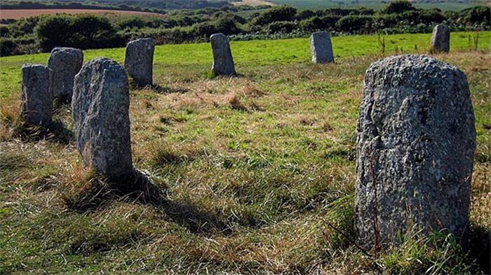 Til That There Are More Than 1,300 Stone Rings Across The British Islands And Stonehenge Is Only The Most Famous Of Them.