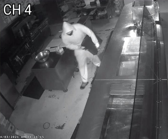 'Sin policía': El propietario de un restaurante publica una oferta de trabajo para la persona que robó en su local