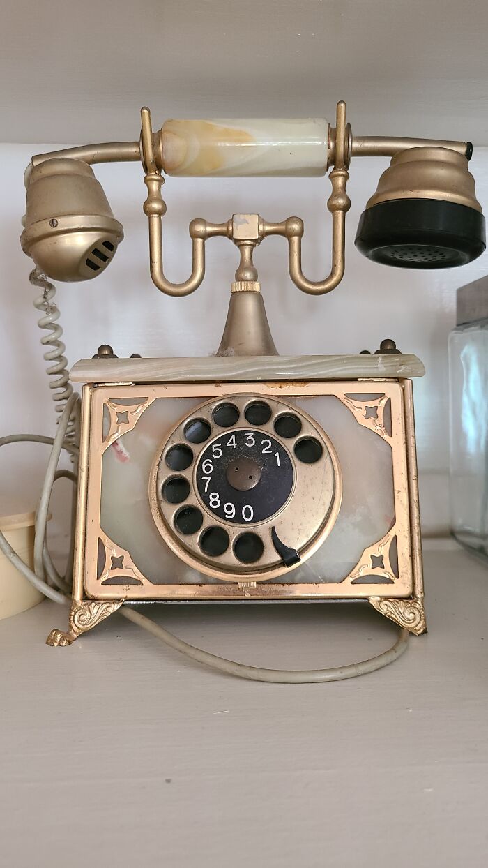 No Cell Phones--Only Landlines. I Bought This At An Antique Shop & Plugged It In. Worked Like A Charm And Made My Tiny Studio Apartment Look A Tad Classy.