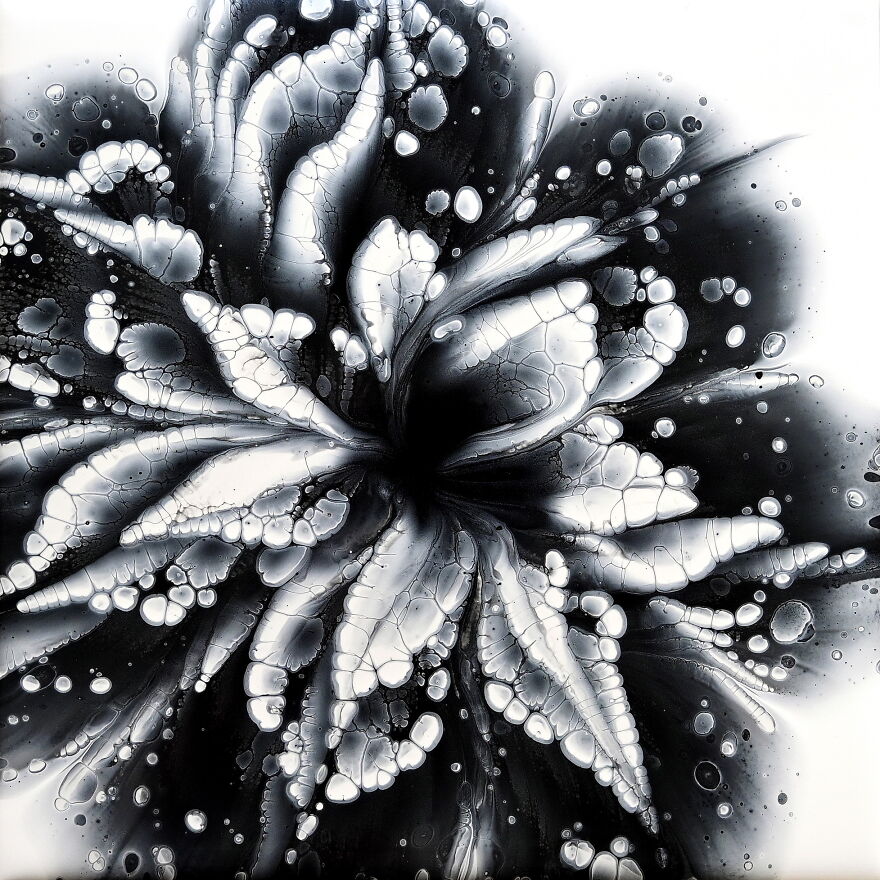 Fluid Art Tutorial ~ Simple Black & White Flower ~ Flower Funnel Reverse Flower Dip Fluid Art Tutorial ~ Simple Black & White Flower ~ Flower Funnel Reverse Flower Dip