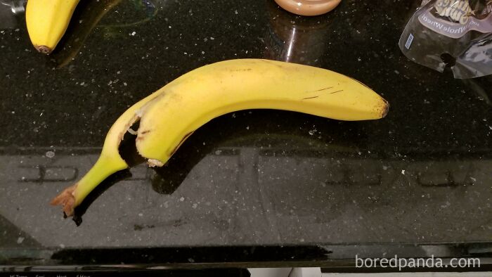 Mi suegra se come un bocado de plátano nuevo cada mañana y deja el resto en la encimera "por si alguien lo quiere"