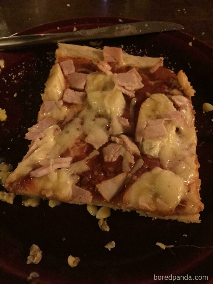 Mi suegra dijo que estaba haciendo pizza hawaiana... Luego nos sirvió esto... ¡¡¡¡Eso es plátano!!!!