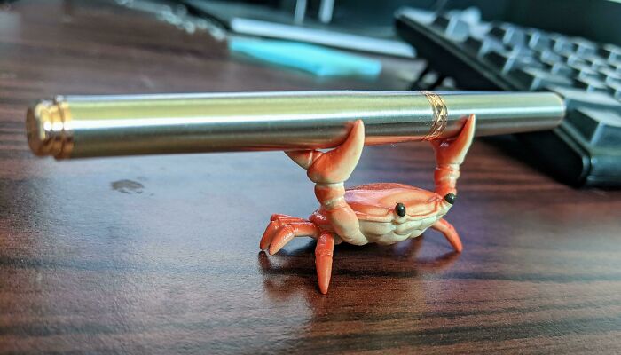 Un pequeño portabolígrafos de cangrejo que encontré en Tokio
