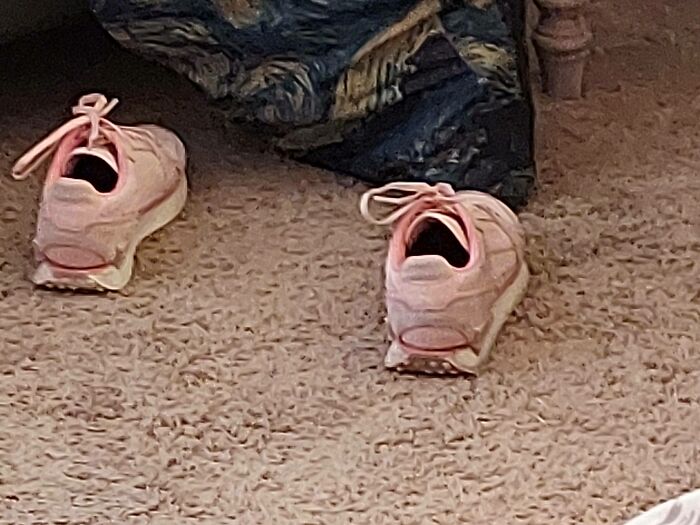 Los zapatos de mi amiga parecen gritar