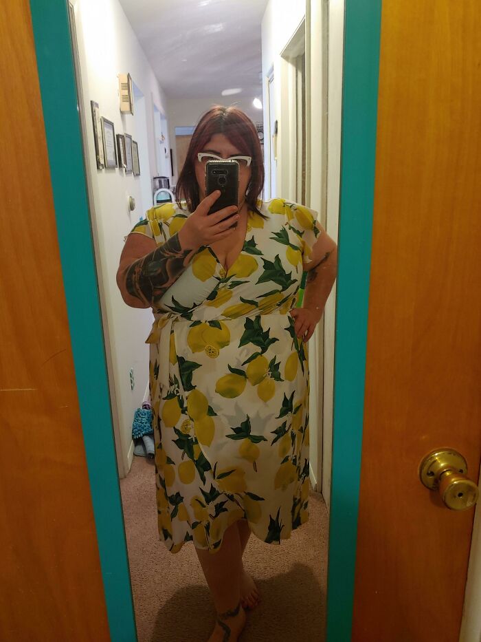 Me encantan los estampados con limones y hallé este hermoso vestido en Goodwill por menos de 5 dólares