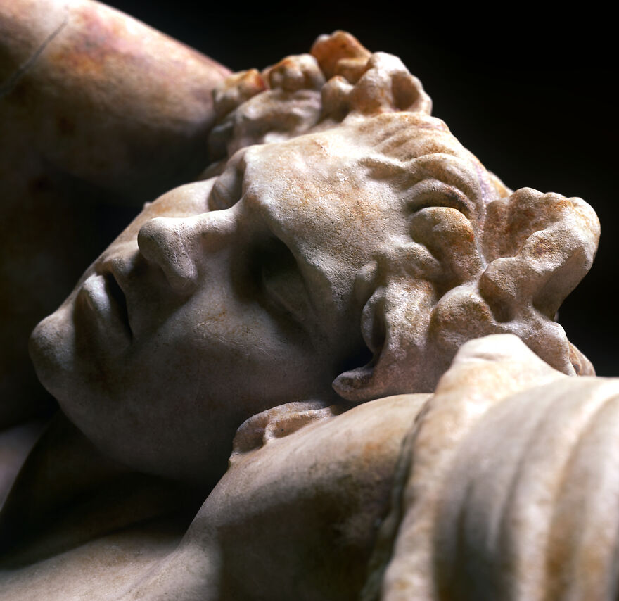I Made A Thought-Provoking Short Film Showing The Collapse Of Ancient Greek And Roman Statues