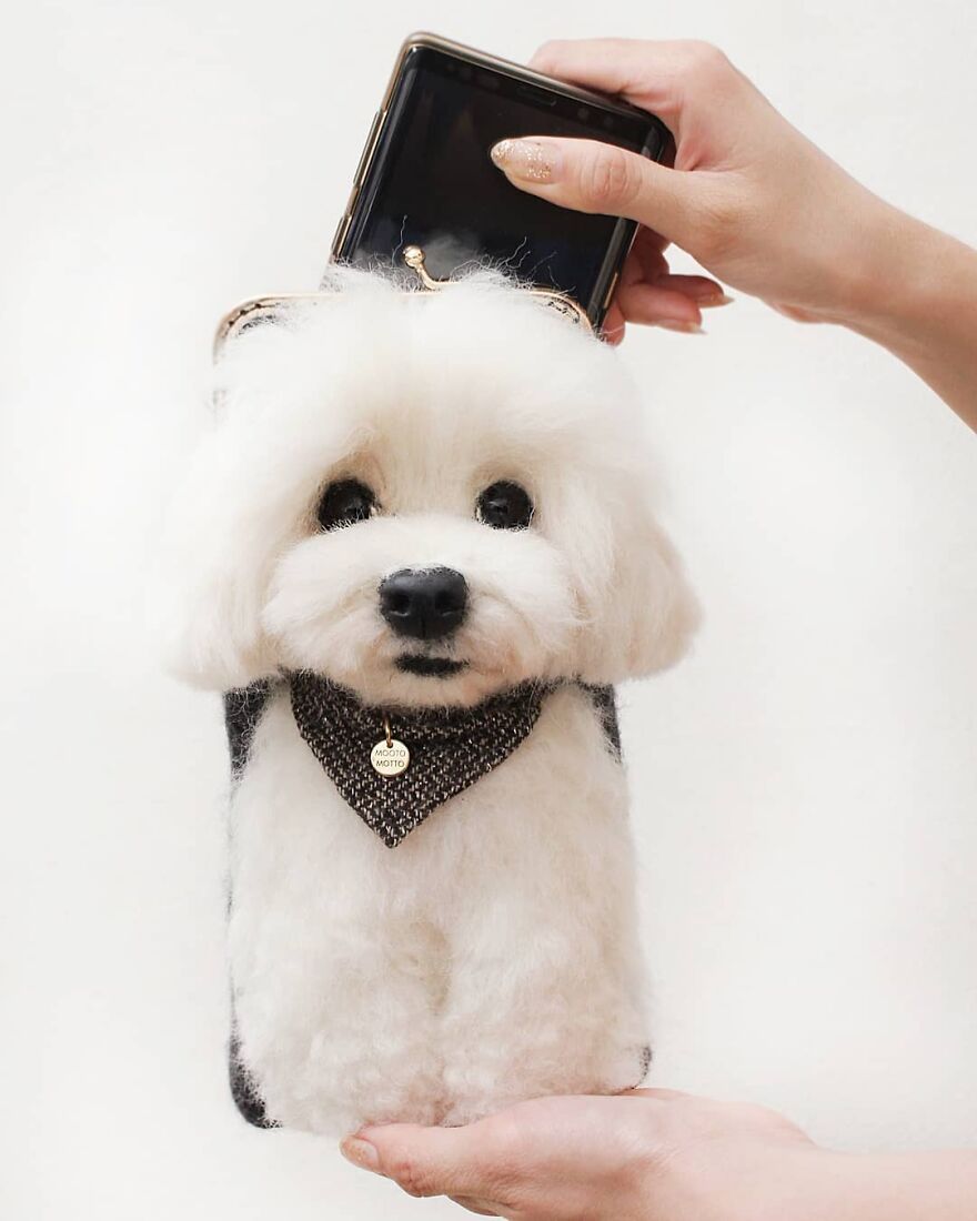 And It's A Bag!
size Around 19cm Tall And 12 Cm Wide Or You Can Customize Your Own Size😁
.
#reallookseriesmootomotto #mootomottobag #needlefelt #maltese